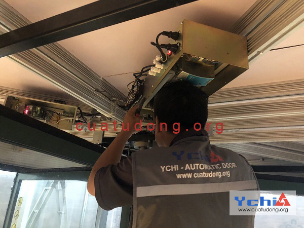 cửa xoay tự động 3 cánh