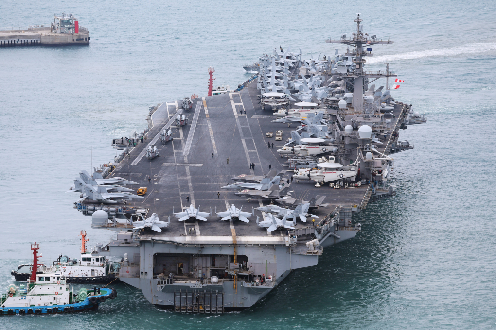 Tàu sân bay USS Carl Vinson đến Busan, Hàn Quốc ngày 2/3. Ảnh: AFP