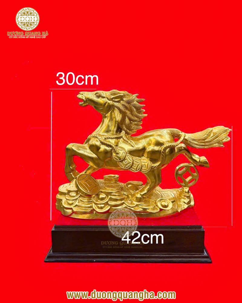 tượng ngựa mạ vàng dương quang hà