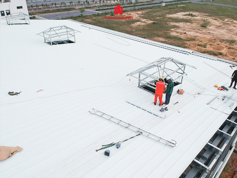Làm nhà thép tiền chế: Giải pháp xây dựng linh hoạt và tối ưu chi phí cho nhiều loại công trình