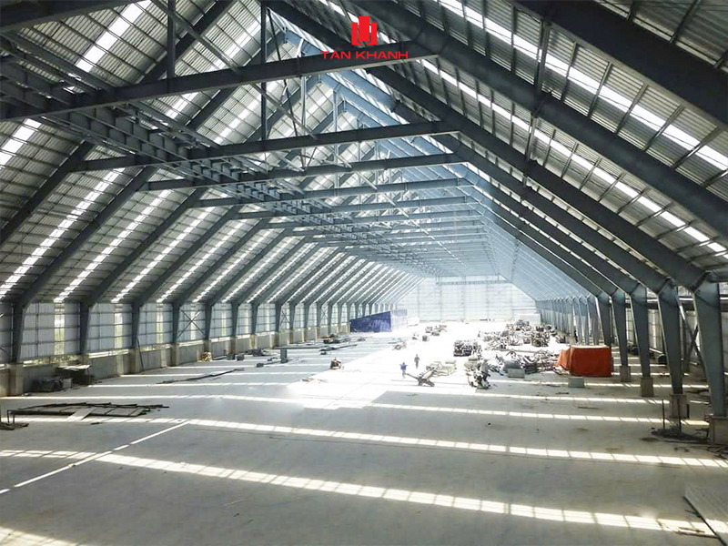 Làm nhà thép tiền chế: Giải pháp xây dựng linh hoạt và tối ưu chi phí cho nhiều loại công trình